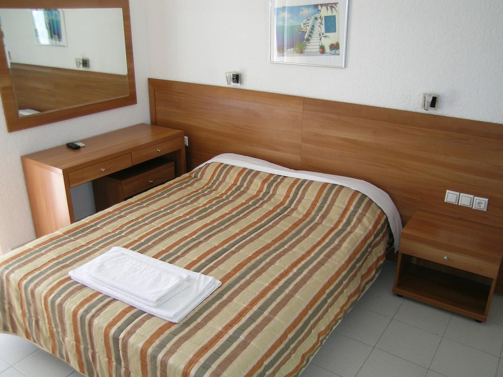 Kamares Apartments Εε Poros Town Oda fotoğraf