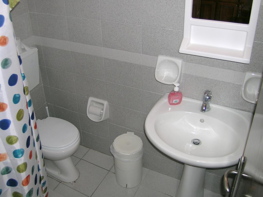 Kamares Apartments Εε Poros Town Oda fotoğraf