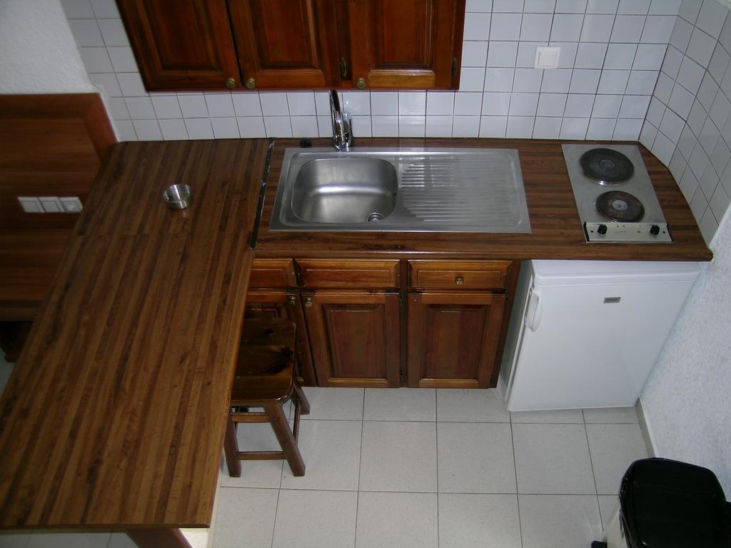 Kamares Apartments Εε Poros Town Oda fotoğraf