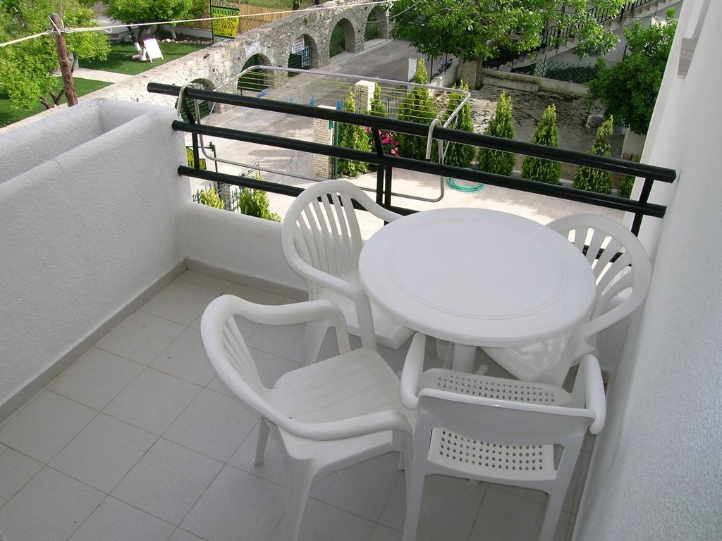 Kamares Apartments Εε Poros Town Oda fotoğraf