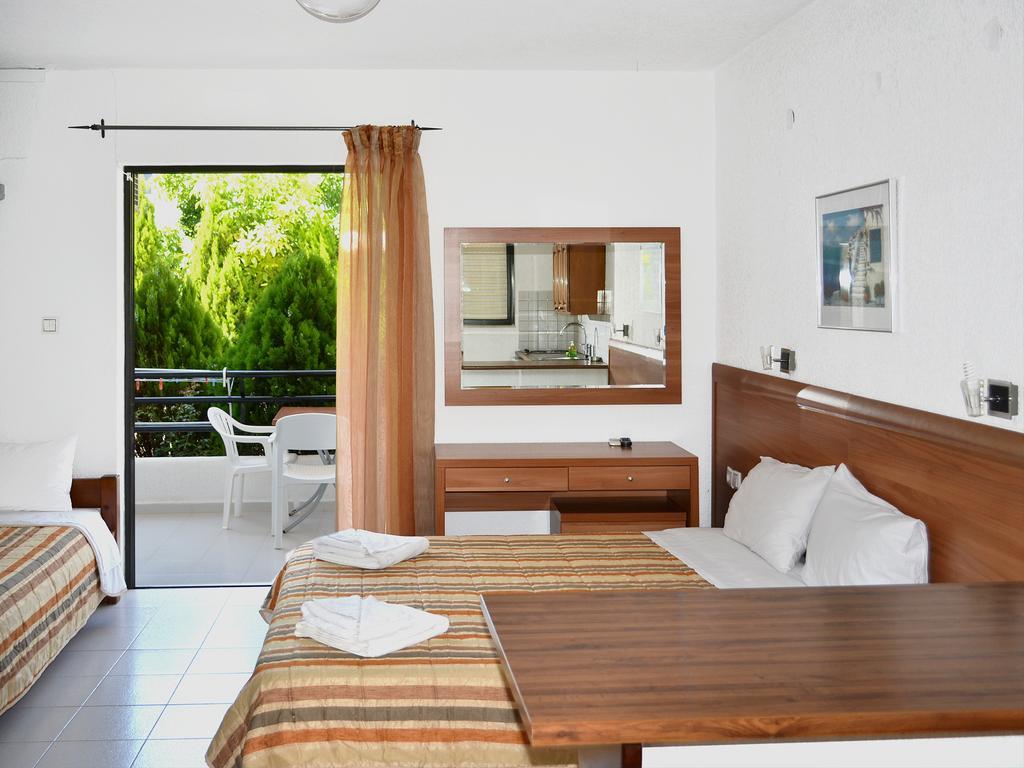 Kamares Apartments Εε Poros Town Oda fotoğraf